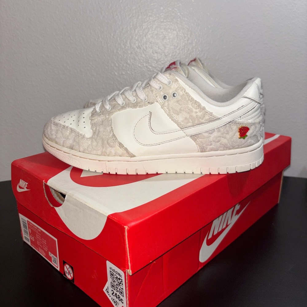 Nike Dunk Low “ Give Her Flowers “ Women’s Size 8 Used